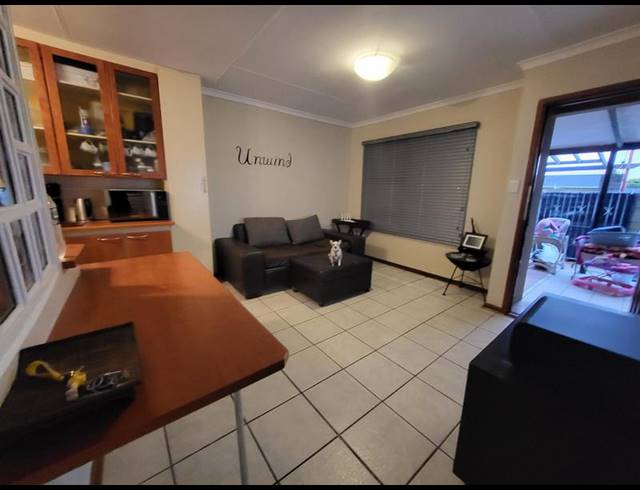 2 BEDROOM TOWNHOUSE FOR SALE IN LORRAINE